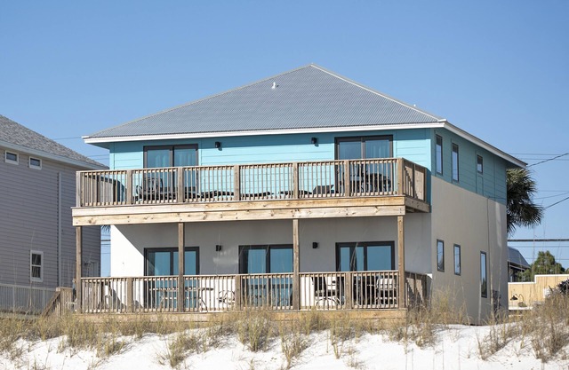 Blue Dolphin - Luxurious Beach Front Home walking distance to Pier Park in PCB