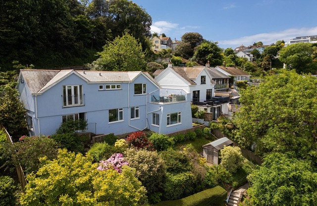 Blue Haze - a house that sleeps 10 guests in 5 bedrooms