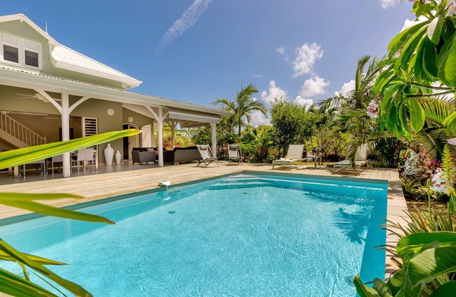 Blue Palm - 5 * villa with pool and 4 bedrooms