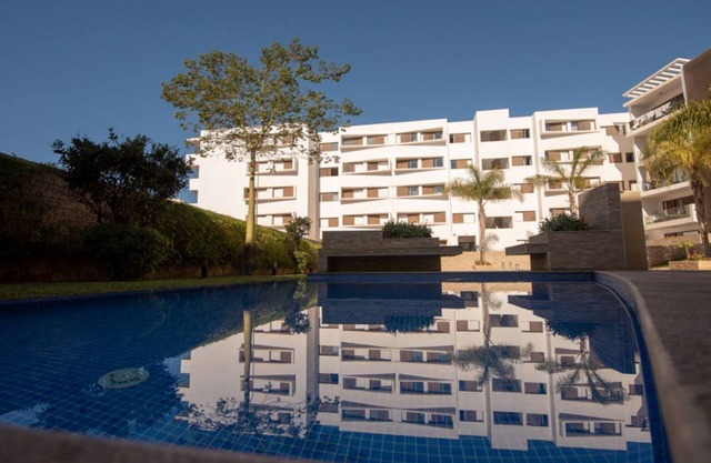 Blue Paradise,a ray of Sunshine Between sea & Pool
