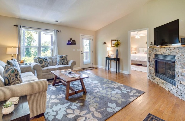 Blue Ridge Mountain Home with Sunroom Pets Welcome