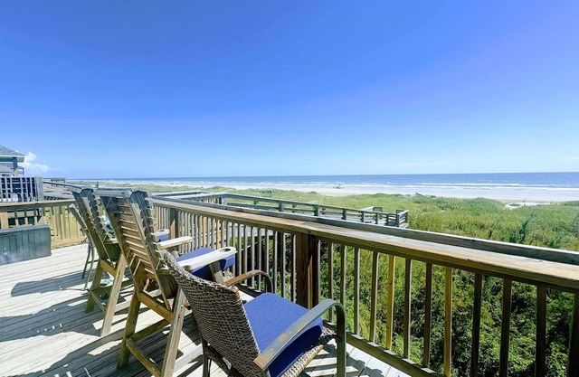 Blue Waves Beachside Calm, Gulf Views for Miles