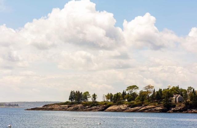 Bluebird Ocean Point Inn | Shore Oceanfront Suite | with Seasonal Outdoor Pool