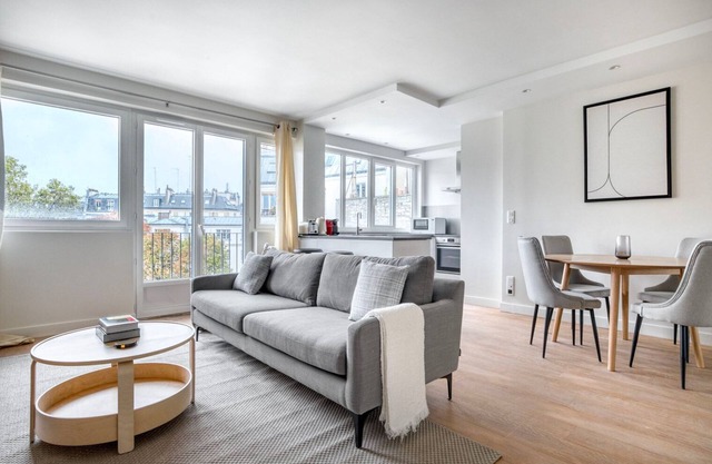 Blueground | Beaugrenelle, elevator & concierge