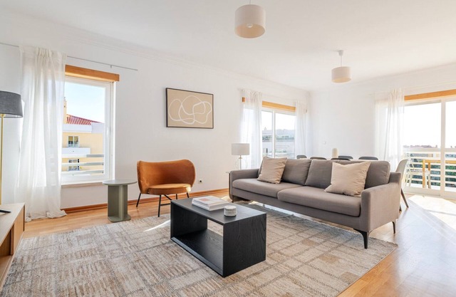 Blueground | Carcavelos e Parede, sea view, nr beach