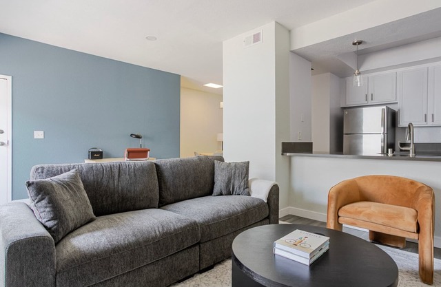 Blueground | Melrose, fireplace, nr Griffith Park