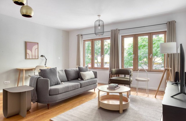 Blueground | Santo António, parking