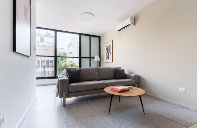 Blueground | Tel Aviv, city view, nr Yarkon Park (TLV-81)