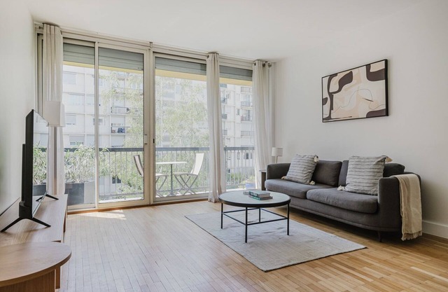 Blueground | Ternes, near Paris attractions