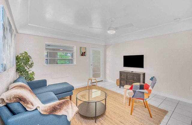 Bluewave Bungalow #1 | Cozy & Charming Getaway