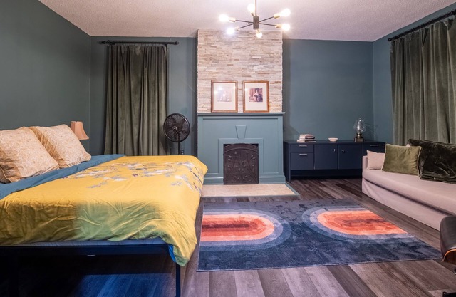 Bluff City Luxe Midtown: 3800 sf, King Bd, 2 Game Rooms, Chef's Kitchen, Gym