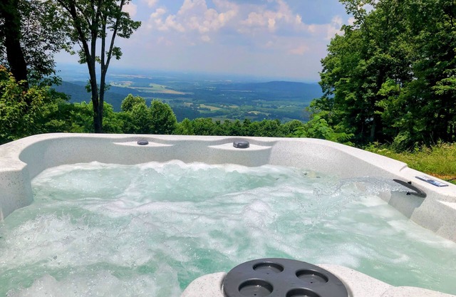 Bluff side retreat: luxe tent with spa tub & breathtaking views near Savage Gulf