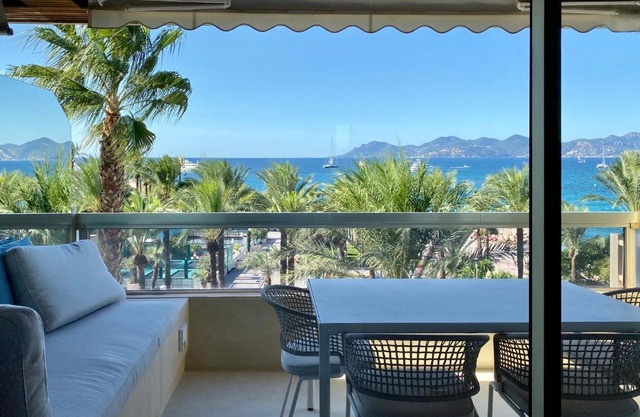 Blvd De La Croisette 82A, Cannes, La Réale