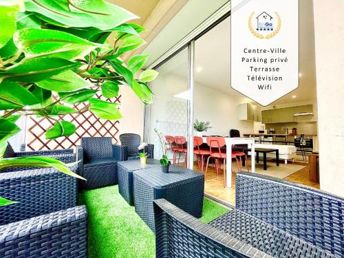 BnGo I Le Spacieux I 3 chambres, 2 salles de bain, 1 toilette, parking privé gratuit, 8 personnes, Vieux Lyon hypercentre