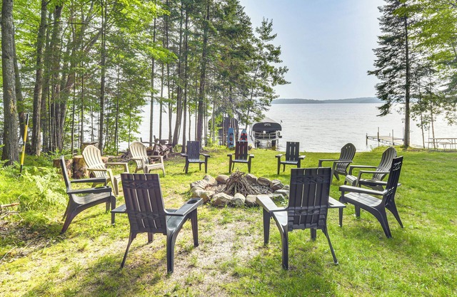 Boat Dock, Full Gym: Waterfront Nelson Lake Gem!