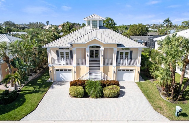 BOATER'S DREAM SINGLE FAMILY HOME FOR A VACATION GET-A-WAY OR FOR SEASON
