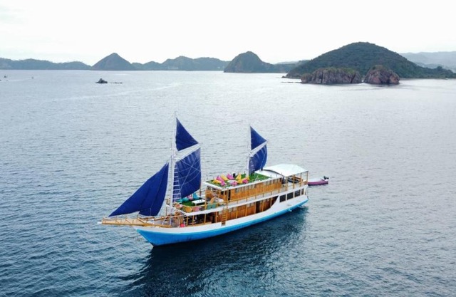 Boats Open Trip Komodo 3D2N