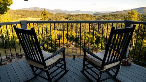 Bobcat Peak - Luxury Mountain Home - Hot Tub - Secluded - WiFi - Washer - Dryer - Amazing Views