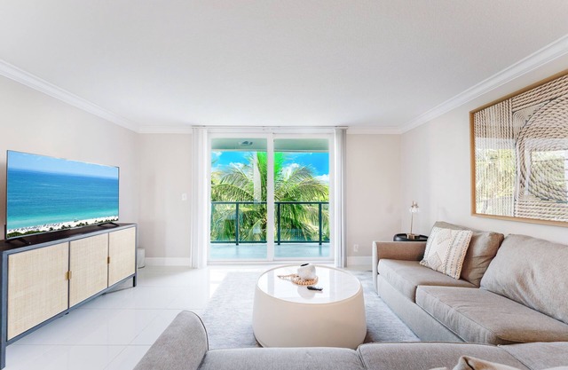 Boca Raton Escape Pool Directly Across from Beach