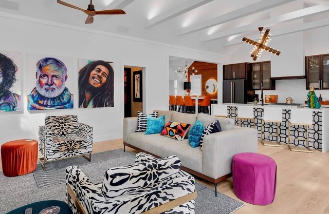 *BOHEMIA @ OLD TOWN* Fully Renovated Home & Pool + LAST KEY SERVICES.