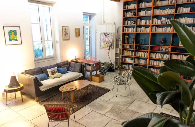 Bohemian house downtown, studio, parking