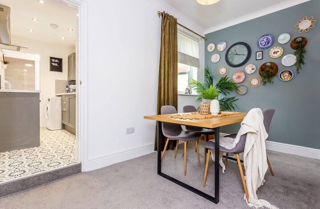Boho Chic - Stylish Home in City Centre, Sleeps 4