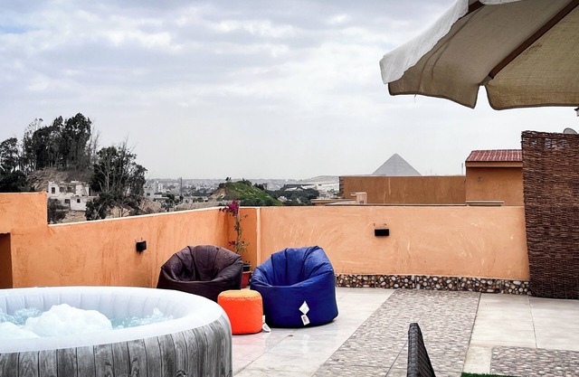 Boho Getaway with Pyramids View & Jacuzzi
