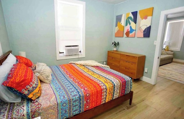 BOHO Vibes! Walk 2 Beach & Ocean Center! Pets OK