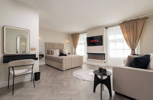 Bold St | Modern Fireplace | Heart of the City