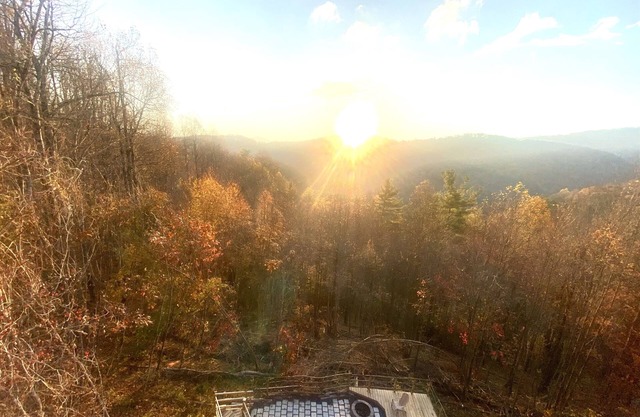 Bon Voyage with breathtaking Mountains View
