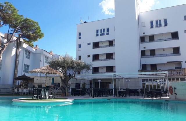 Bonanca 2A - Beautiful apartment, 2 mins to beach, sleeps 4, use of pool & WIFI