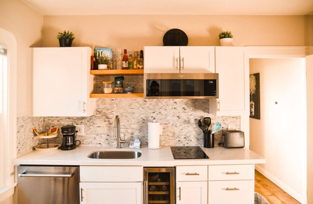 Bonifacio Suite | Entire Apartment