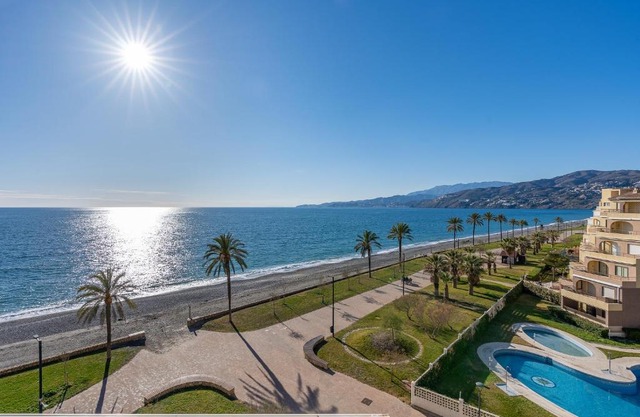 Bonito apartamento frente al mar