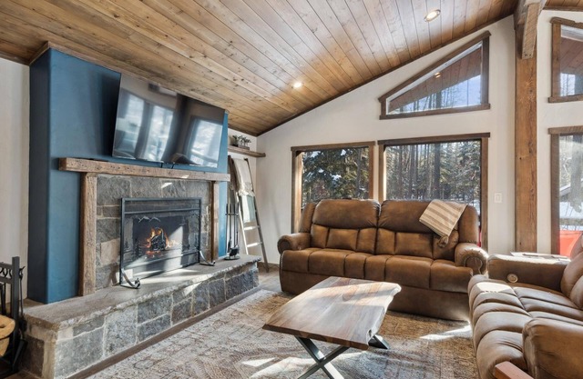 Book A Holiday Getaway Today! Beautiful Montana Log Home with Stunning Forested Views!