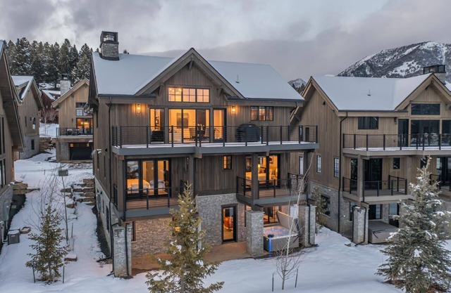 Book a Winter Stay Today! New 5 Bedroom Home in Town Center with Private Hot Tub and Fireplace!