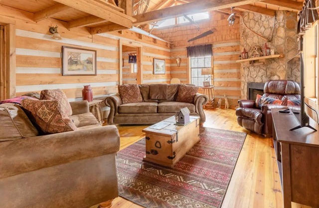 Book Fall B4 Sold Out!Pets+HotTub+New BATH+Cabin-GR8Coffee
