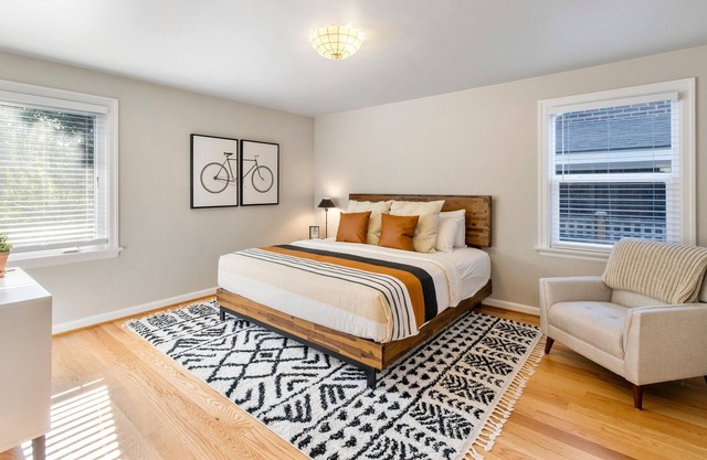 Book May 21-27 for $1455 (send inquiry 4 special) | Trendy Ballard Bungalow | 7 Miles 2 Dwntwn