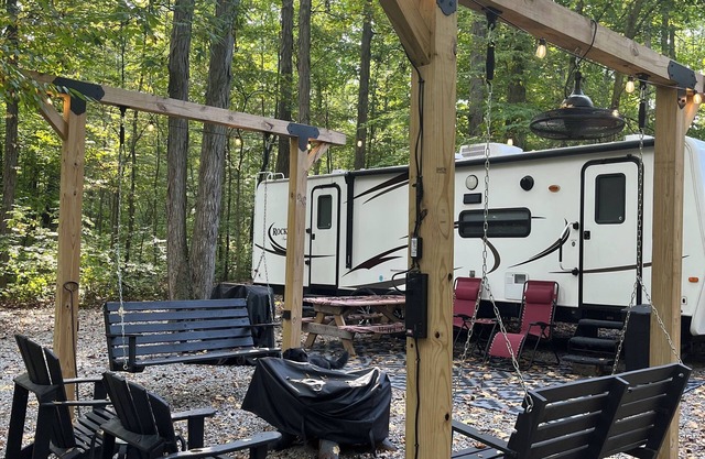 Book your Fall Getaway now ! Our Season ends November 22! We offer Breakfast !