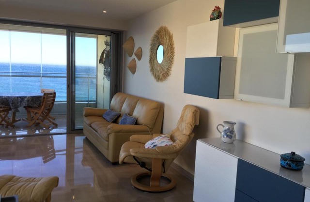 Bord de mer - Cannes la Bocca