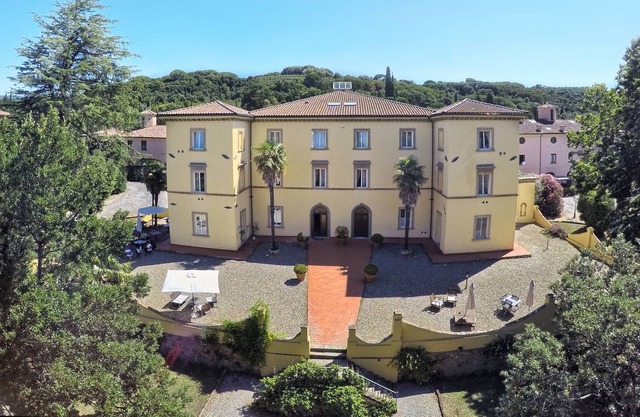 Borgo San Martino Resort (Hotel)