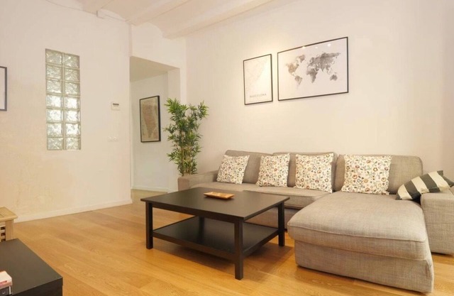 Born 4-Bedroom 2-Bathroom apartment