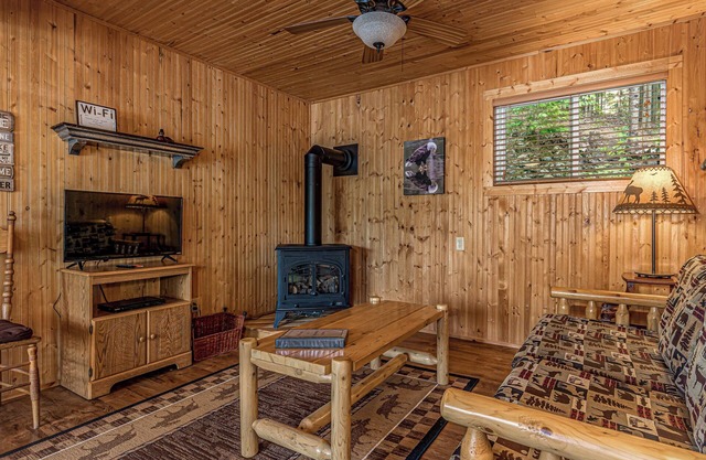 Bouchard Shores Resort on Lake Tomahawk - Pinewood Cabin