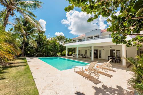 Bougainvilla 392 - Golfview, Private Pool, BBQ, Maid in Cocotal Golf & Country Club