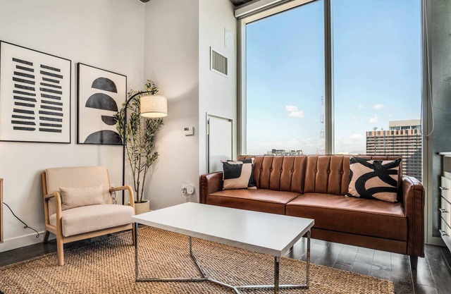 Boulevard Stays Highrise STU Sky Pool, Parking, Gym 19