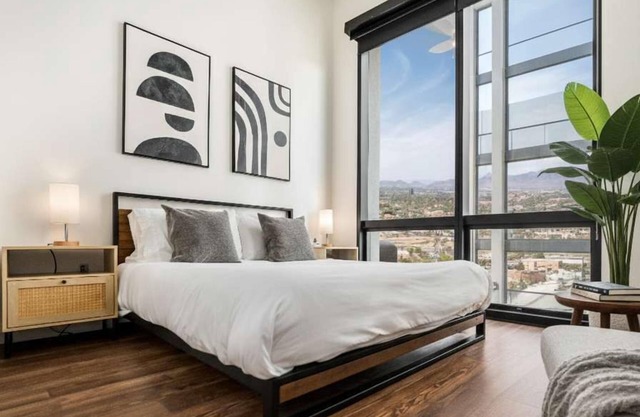 Boulevard Stays Modern Highrise STU Sky Pool, Parking, Gym 09