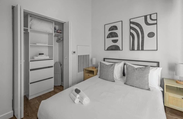 Boulevard Stays Modern Highrise STU Sky Pool, Parking, Gym 02