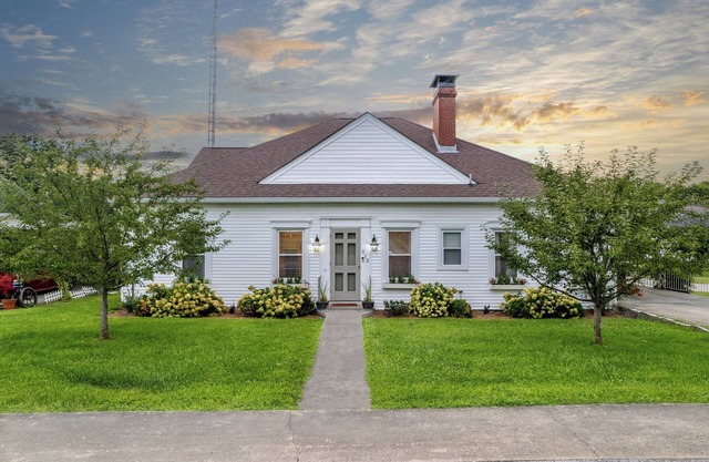 Bourbon Trail Hideaway: HotTub, Fire Pit, Walkable