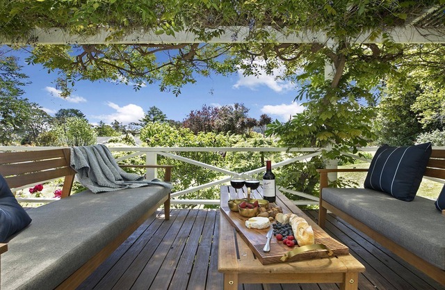 Bourne Cottage – book 3, pay 2 in May