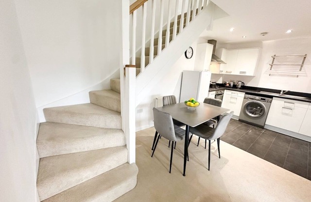 Bourneville House by Blue Skies Stays