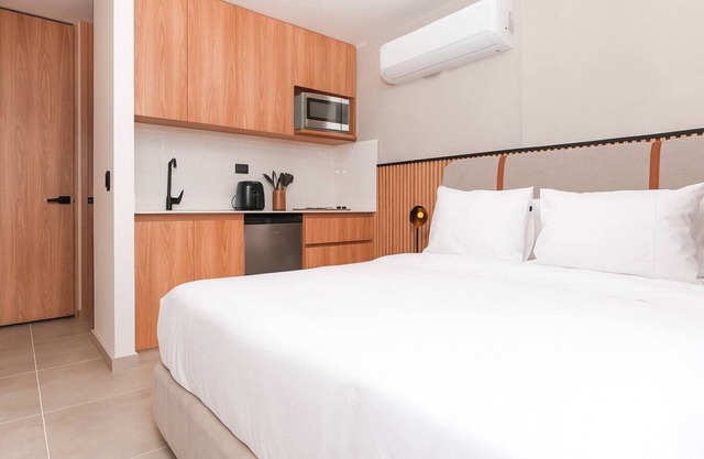 Boutique 1BR Apt - Jacuzzi & Work Desk in Poblado